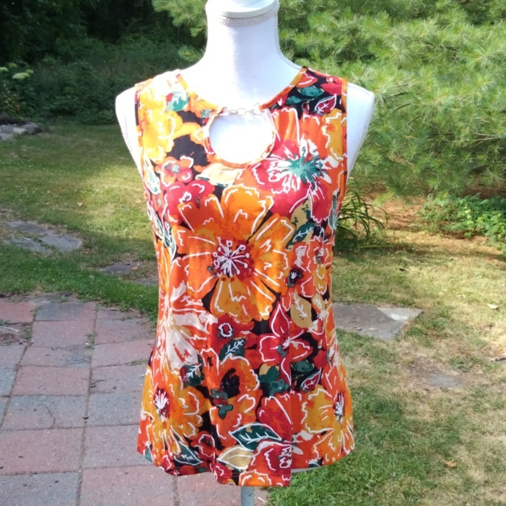 By Design Puff Print Top With Chain Hardware